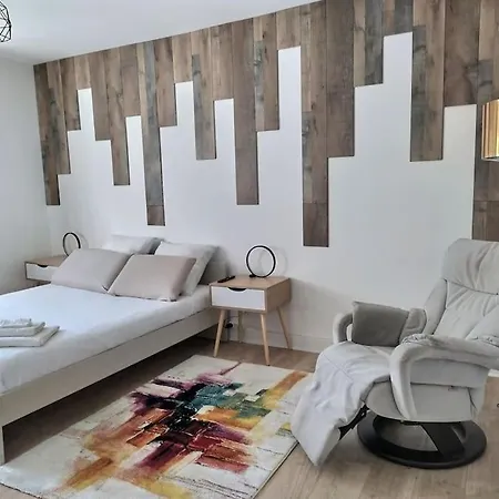 Maison Spacieuse 240m² - 7chambres - 16pers' Woippy