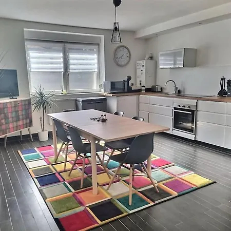 Maison Spacieuse 240m² - 7chambres - 16pers' Ferienhaus