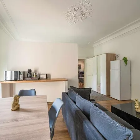 Maison Spacieuse 240m² - 7chambres - 16pers' Feriehus Woippy