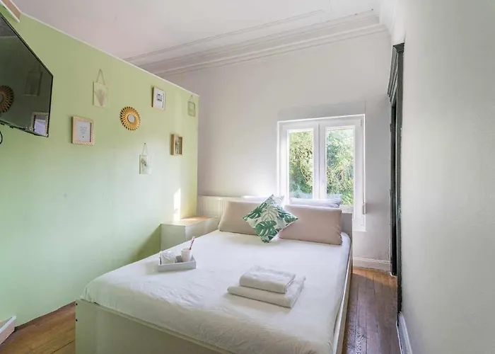 Vakantiehuis Maison Spacieuse 240m² - 7chambres - 16pers' Woippy